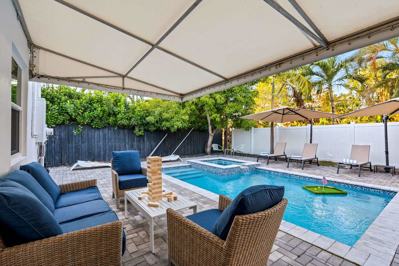 Casa Pura Vida: Shaded outdoor lounge looking across the pool