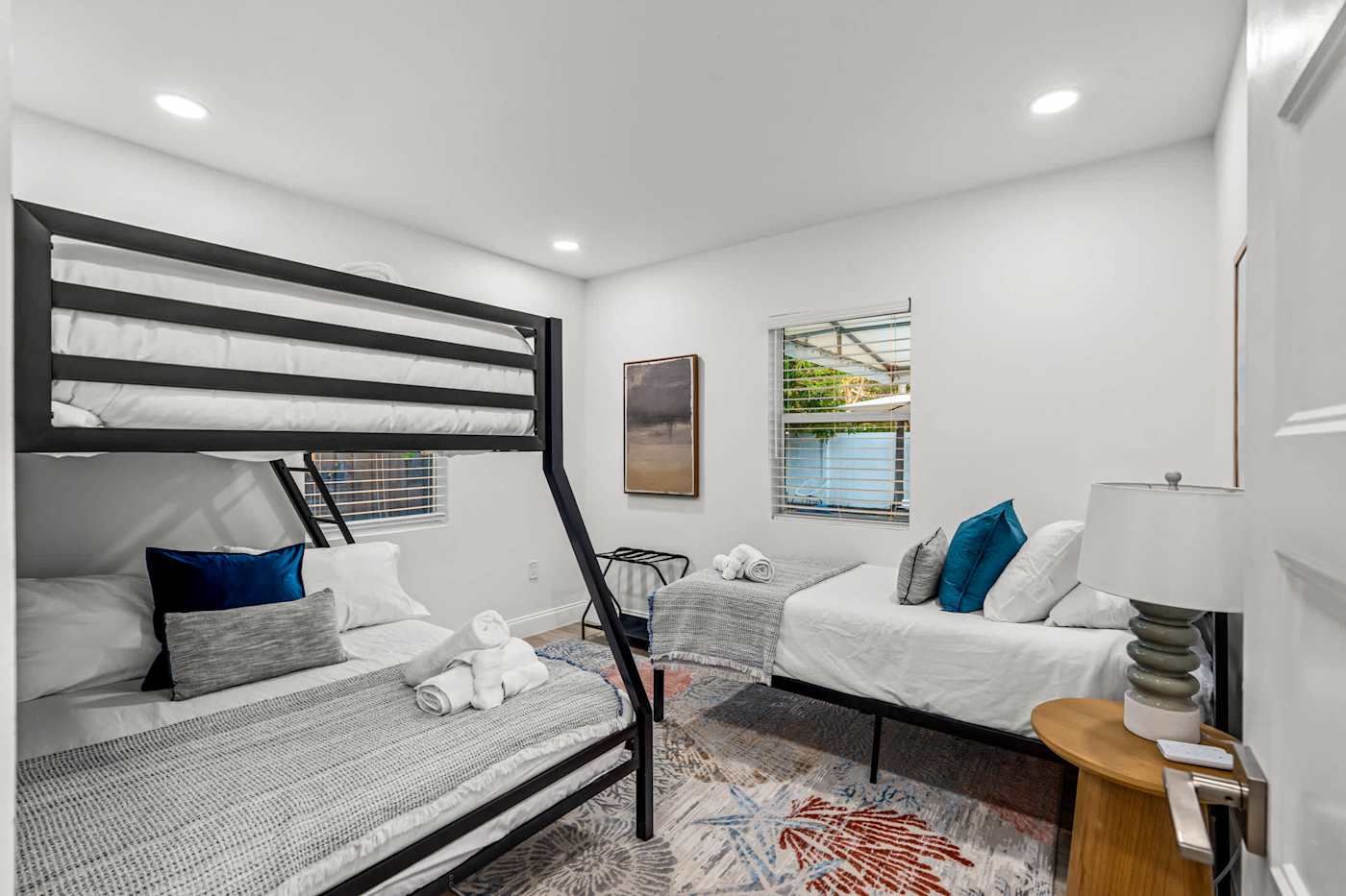 Casa Pura Vida: Bunk room with a full over full bunk and a single, sleeping five