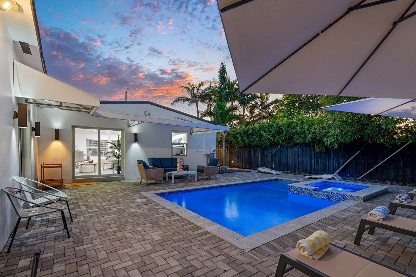 Casa Pura Vida: Pool and deck at dusk with the umbrellas up