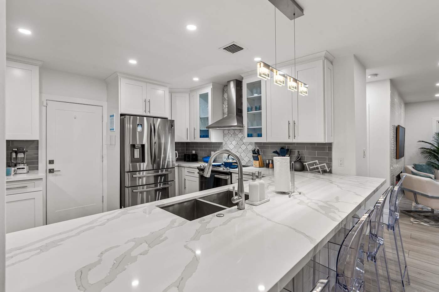 Casa Pura Vida: Kitchen with waterfall island, range and stainless appliances