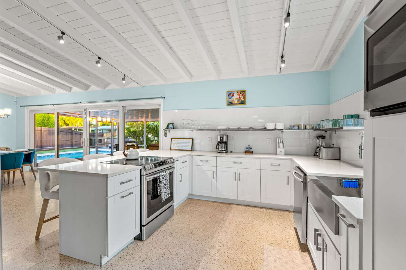 Canal House: Kitchen with electric range, dishwasher and island seating