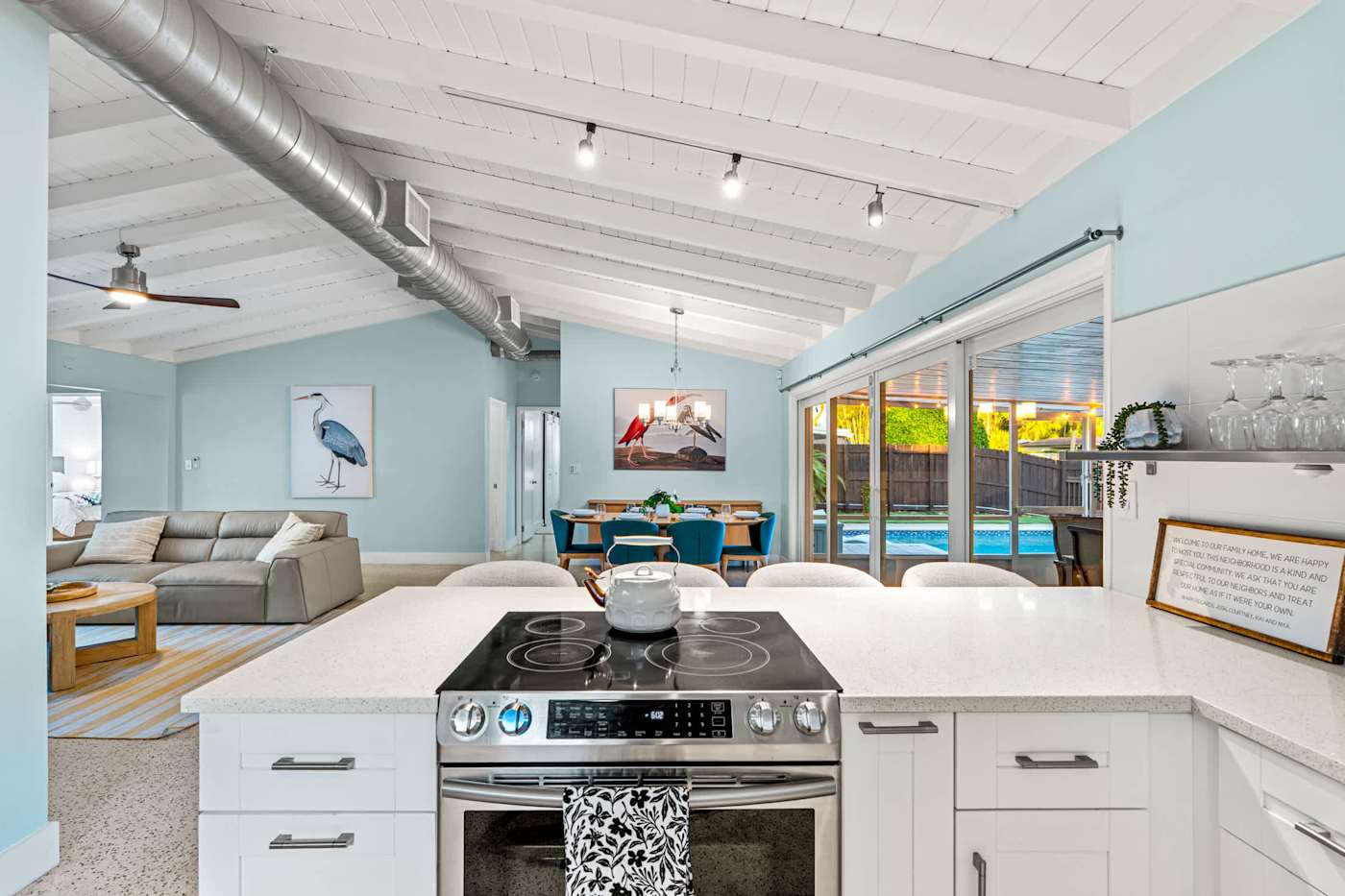 Canal House: Kitchen island with electric hob, open to the living room