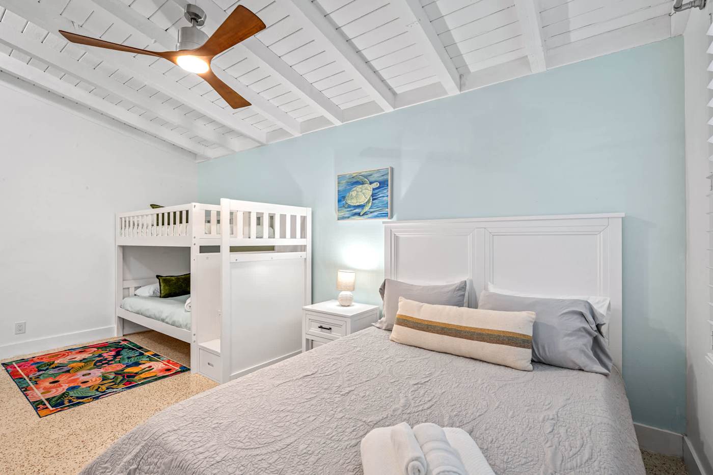 Canal House: Bunk room with a bunk bed and a double bed