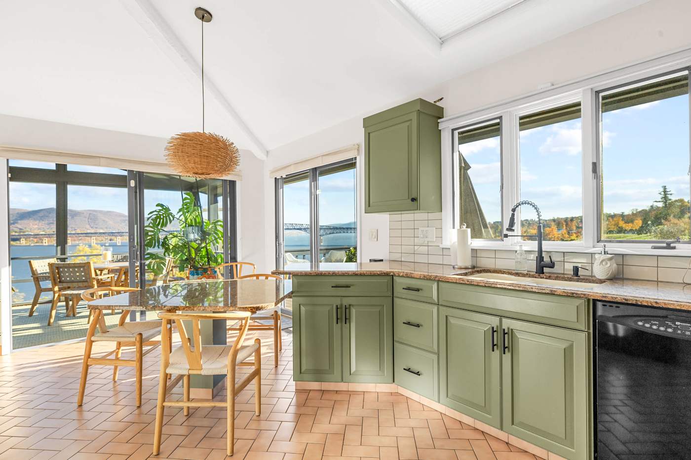 Hudson House: Kitchen dining nook with river views through wall of windows