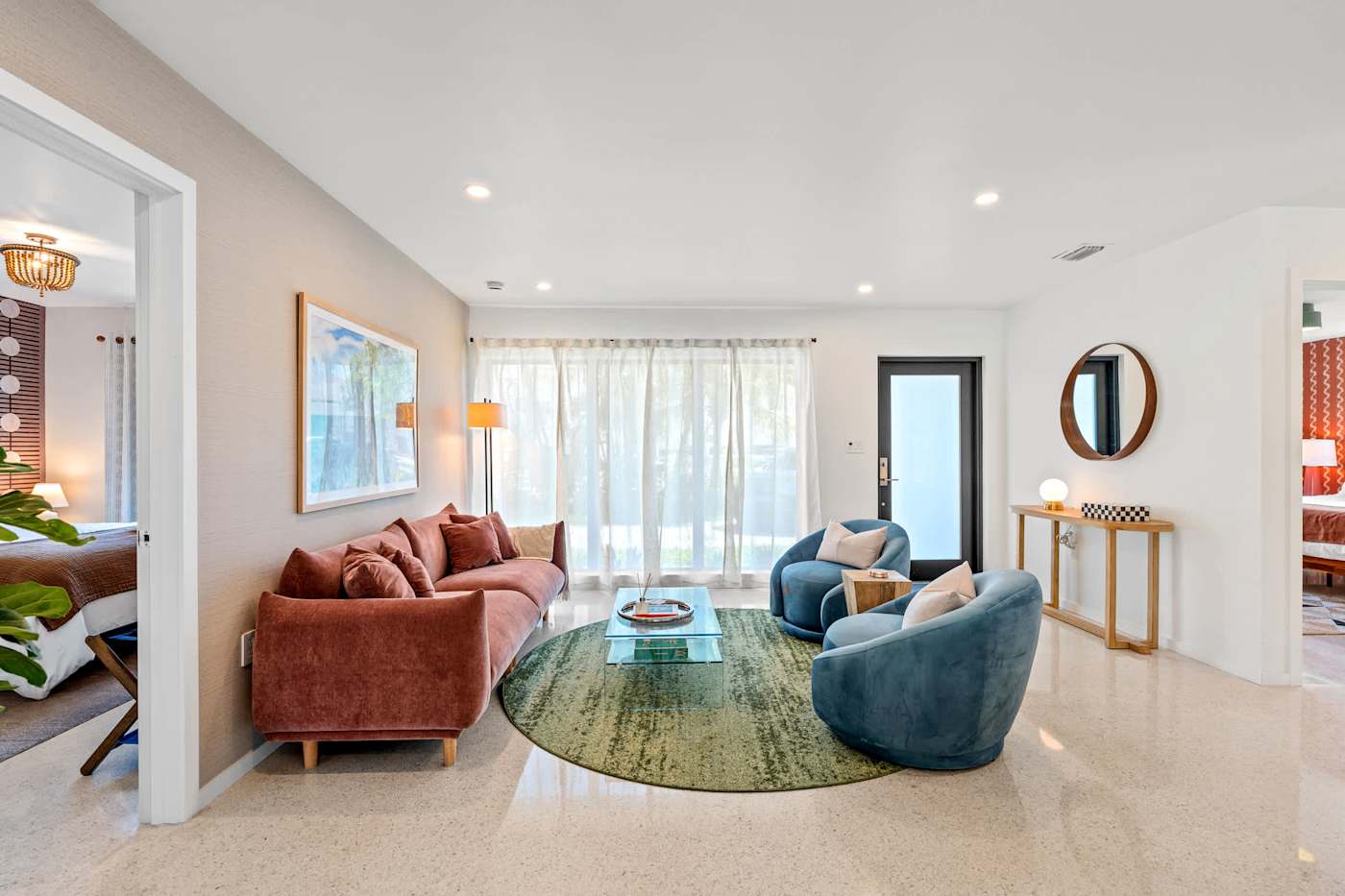 Mangrove Manor: Living room looking through to the entrance and front door