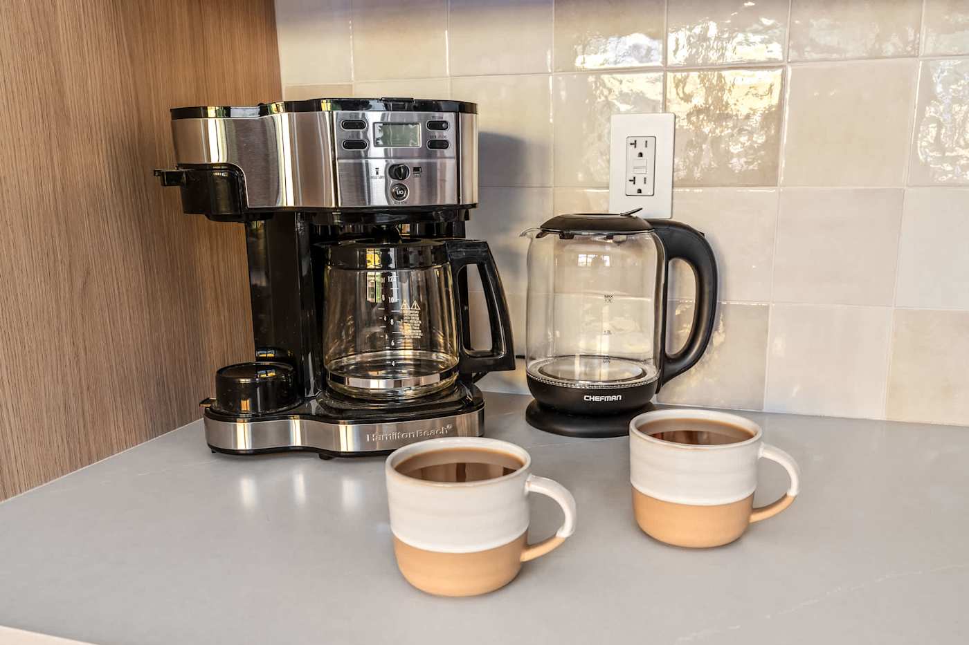 Mangrove Manor: Drip coffee maker, electric kettle and mugs provided