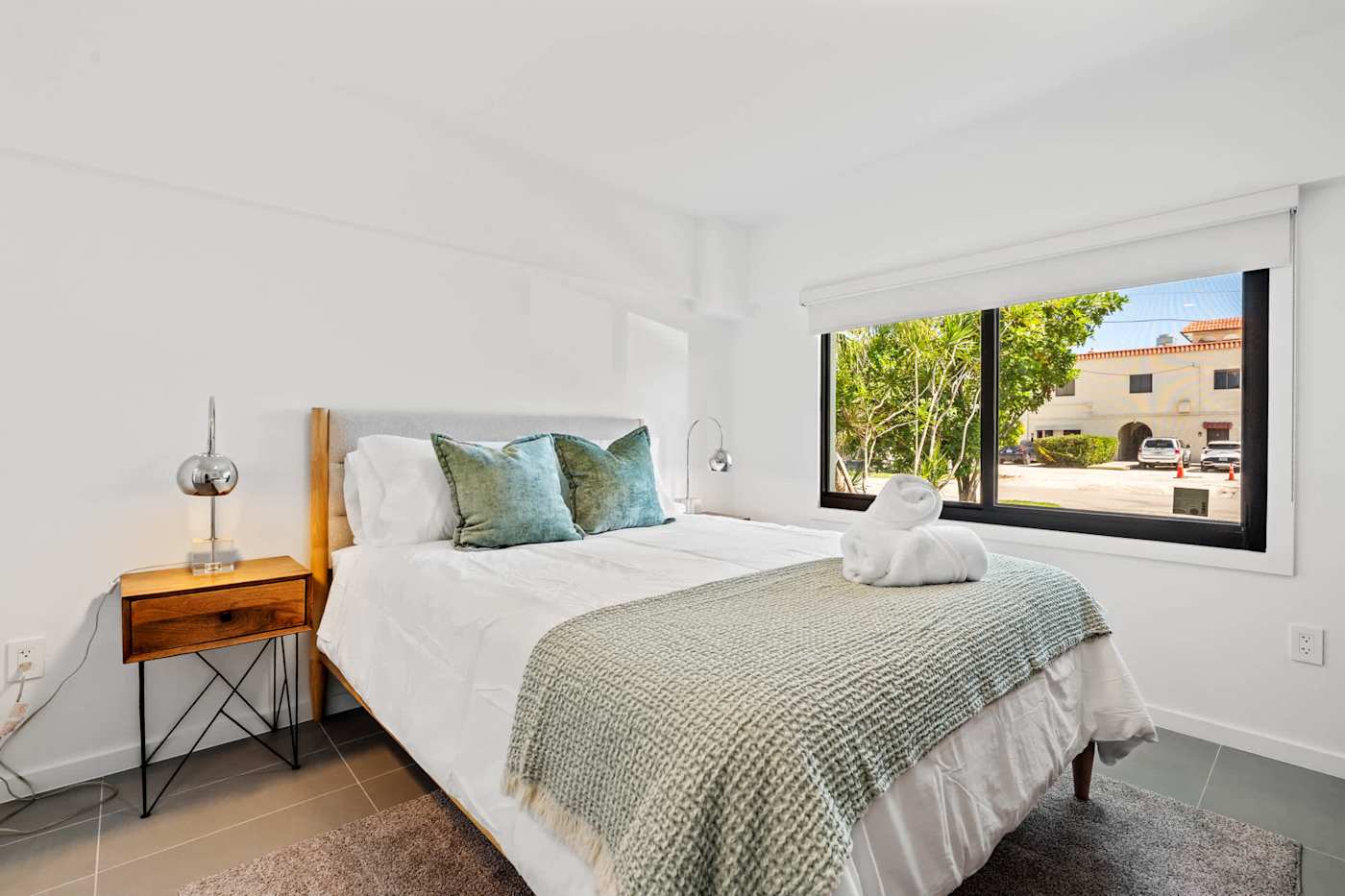 Mangrove Manor: Queen bedroom with garden view and bedside reading lamps