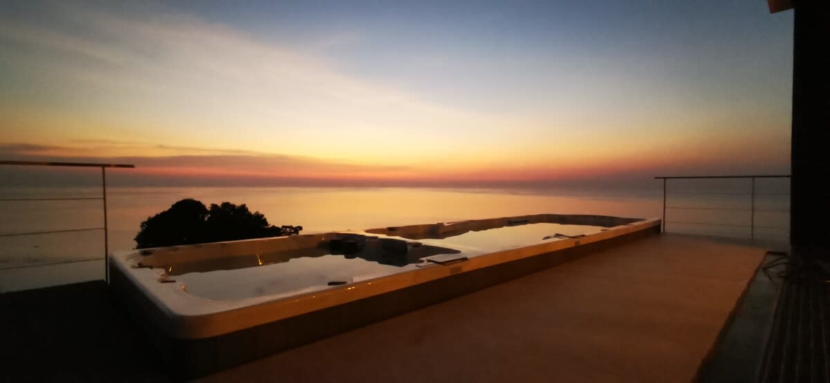 Luxurious Villa Valentin, sea view and sunset