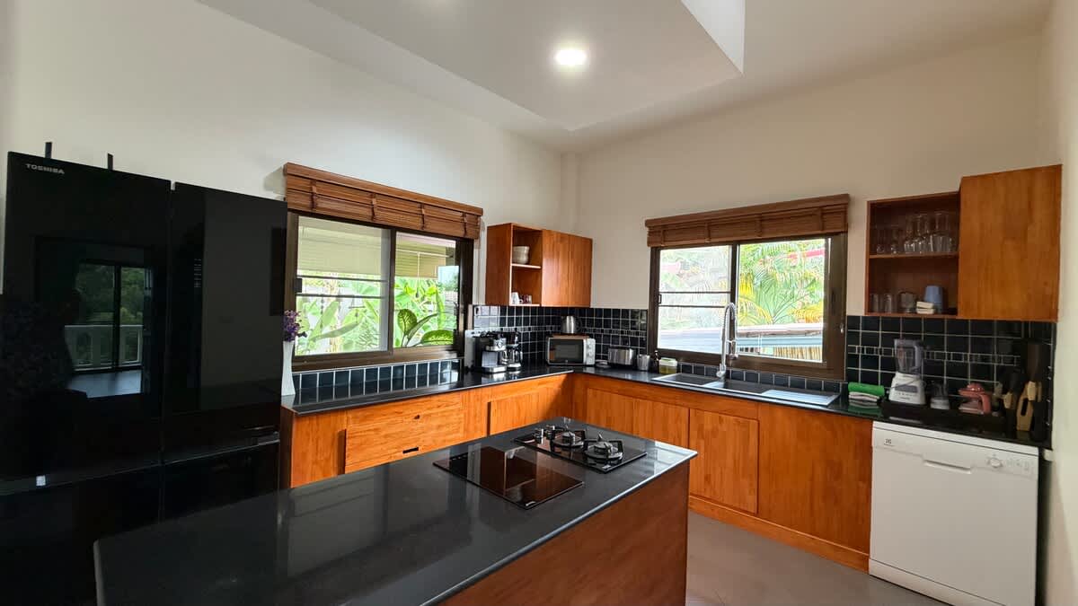 Villa Baan Sam Sao: pool & tropical garden