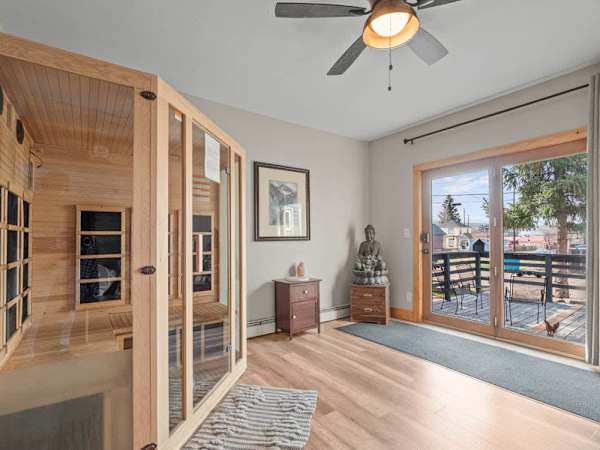 【Spa Room】 4-person infrared sauna — complimentary tea + yoga mats