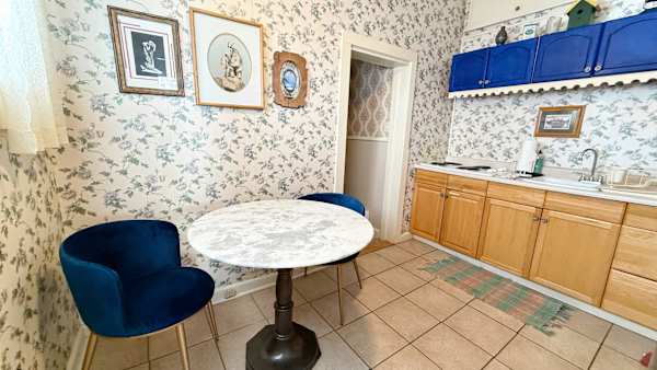 【Kitchen】Victorian wallpaper, table for two — coffee here, then walk to Main Street
