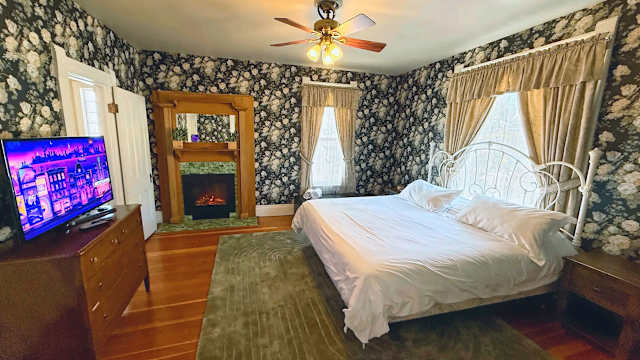 【Bedroom 1】King bed, fireplace, and a jetted tub behind the en-suite door