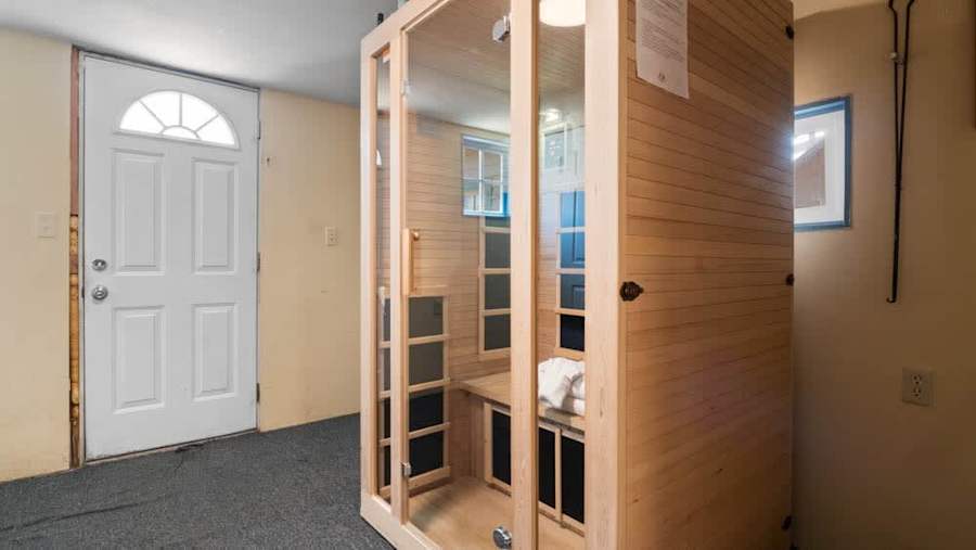 【Sauna】Infrared heat for ski legs — fits 4 at a time