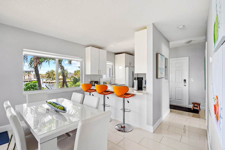 Pompano Condo: Our dining table can comfortably sit up to 6 people