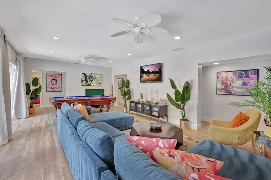 6 Bed Beach House: Living room with sectional, smart TV and pool table