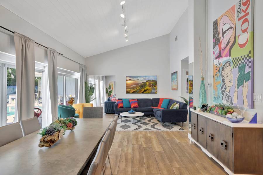 6 Bed Beach House: Living room looking through to the dining area