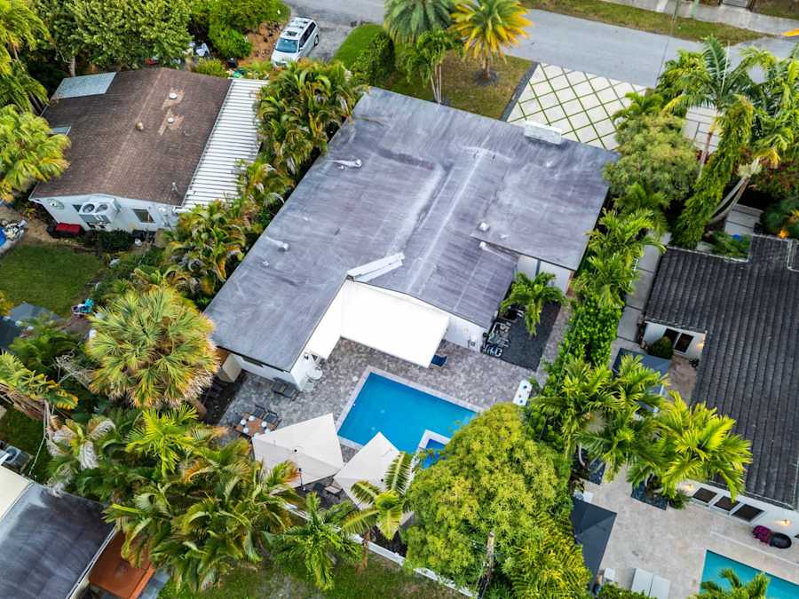 Casa Pura Vida: The house and pool from directly above