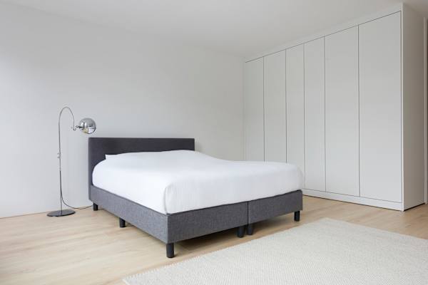 Waterfront studio apartment for rent in central Amsterdam overlooking the Westerdok