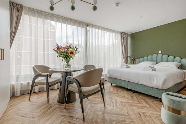 Bright first-floor studio apartment for monthly rent in Amsterdam with large windows