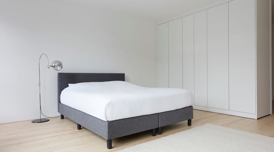 Waterfront studio apartment on the Westelijke Eilanden, Amsterdam, with view over the Westerdok
