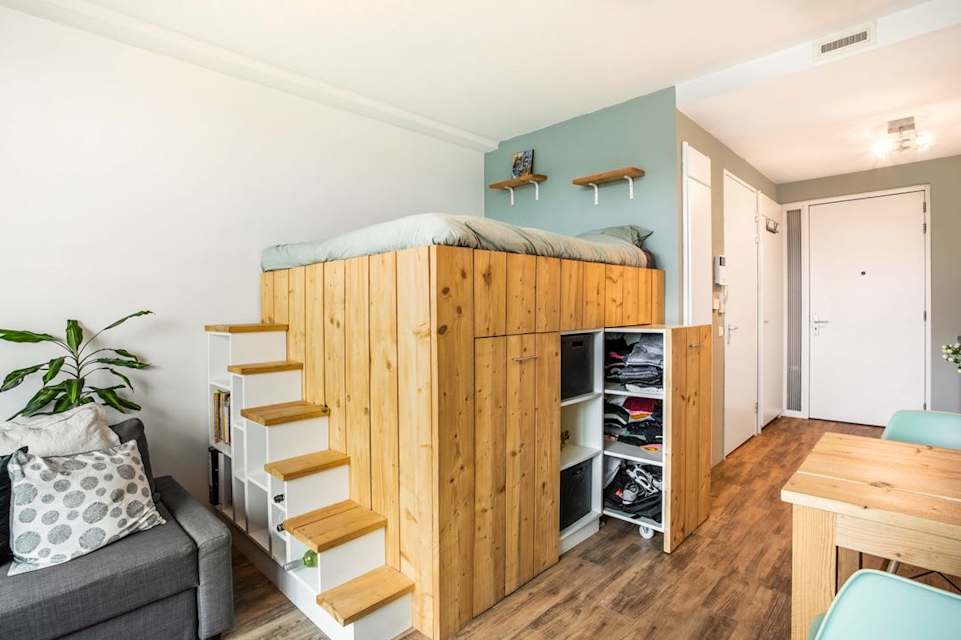 Image 3 of 18