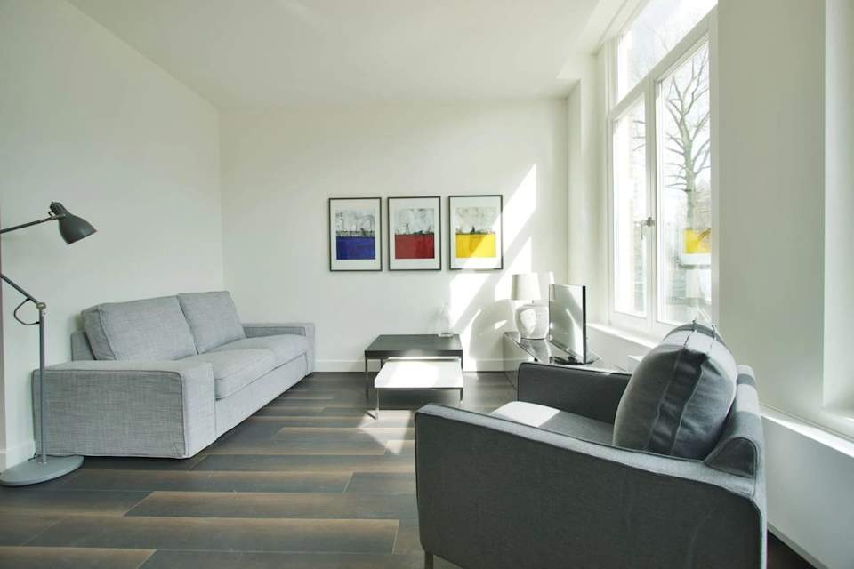 Image 2 of 10
