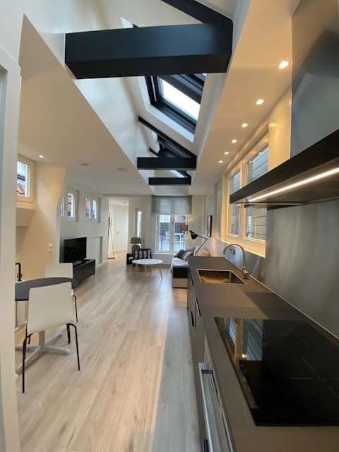 Image 3 of 10