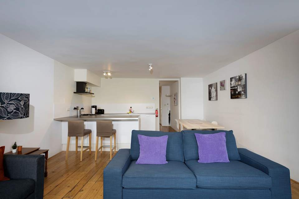 Image 2 of 28