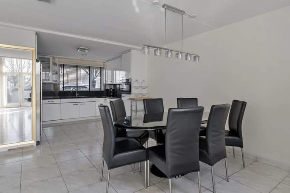 Image 2 of 18