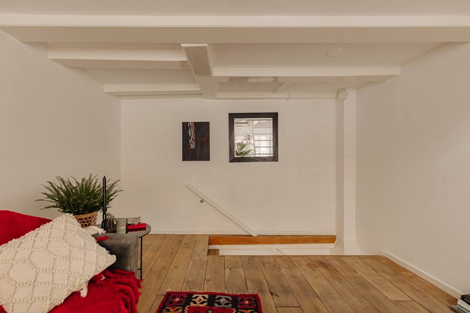 Image 3 of 32