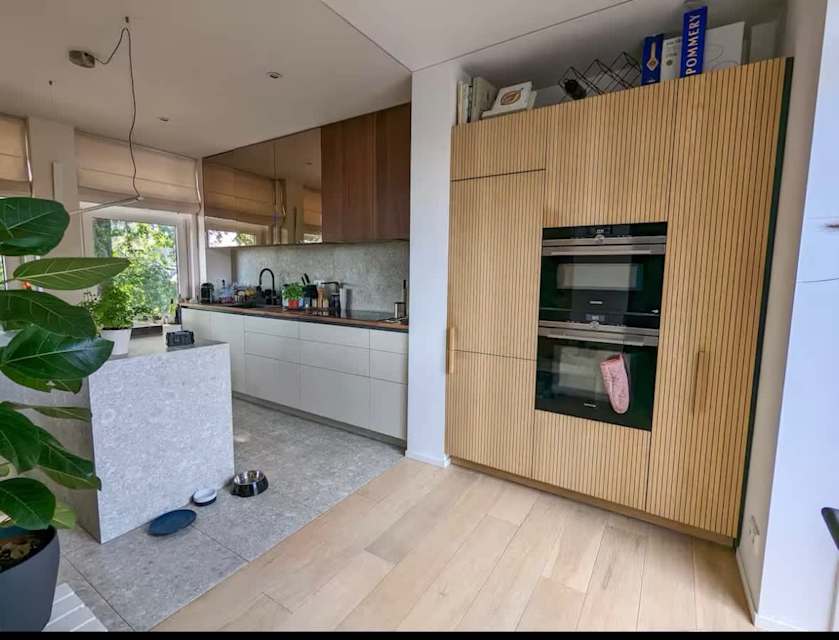 Image 2 of 24