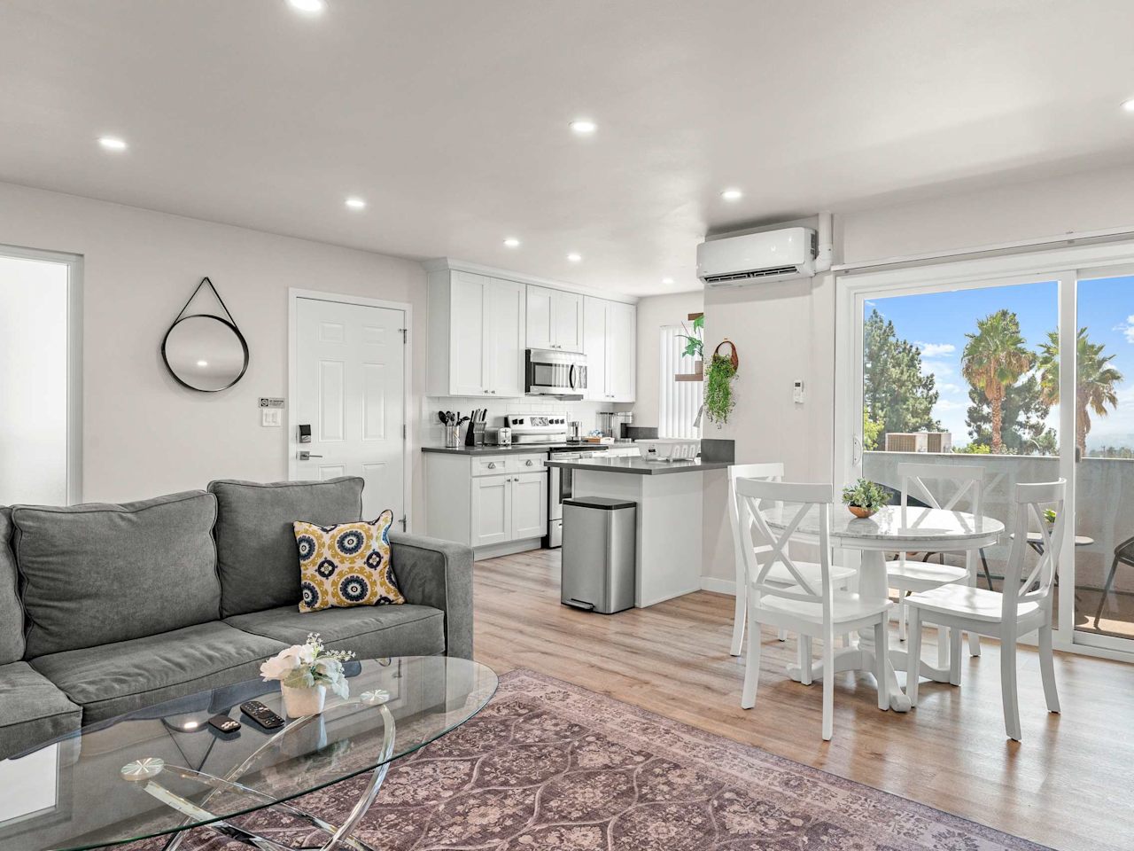Cozy Modern Escape with Balcony Near LA Hotspots#8 photo 1