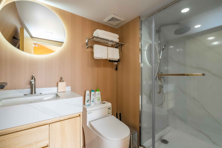 Urban Glamping Oasis: Comfort & Adventure Combined photo 4