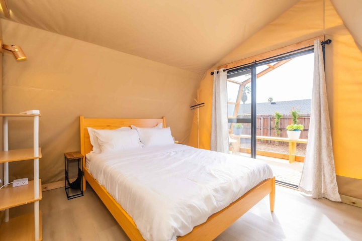 Urban Glamping Oasis: Comfort & Adventure Combined photo 3