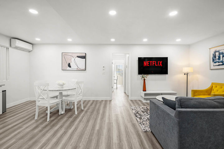 Modern Cozy Apartment w/ Parking in Prime Location #1 photo 2