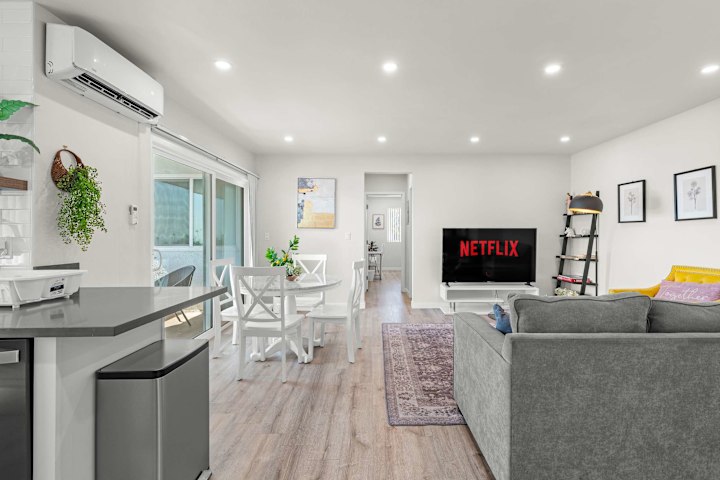 Cozy Modern Escape with Balcony Near LA Hotspots#8 photo 2
