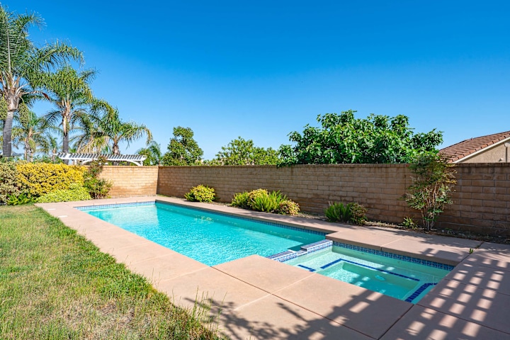 Bright Designer Home w Pool, Near Everything photo 5