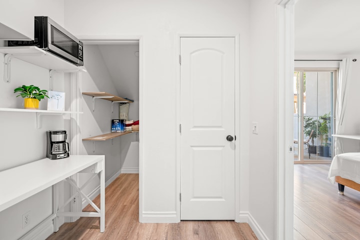 Private Entry Cozy Suite w Patio Bath Kitchenette photo 3