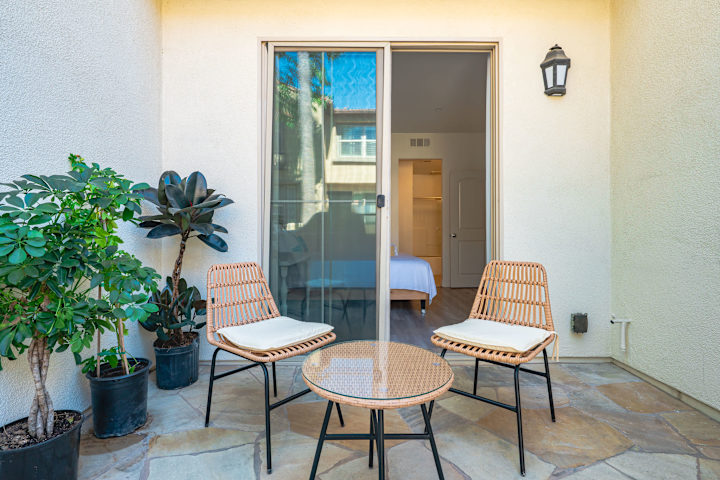Private Entry Cozy Suite w Patio Bath Kitchenette photo 2