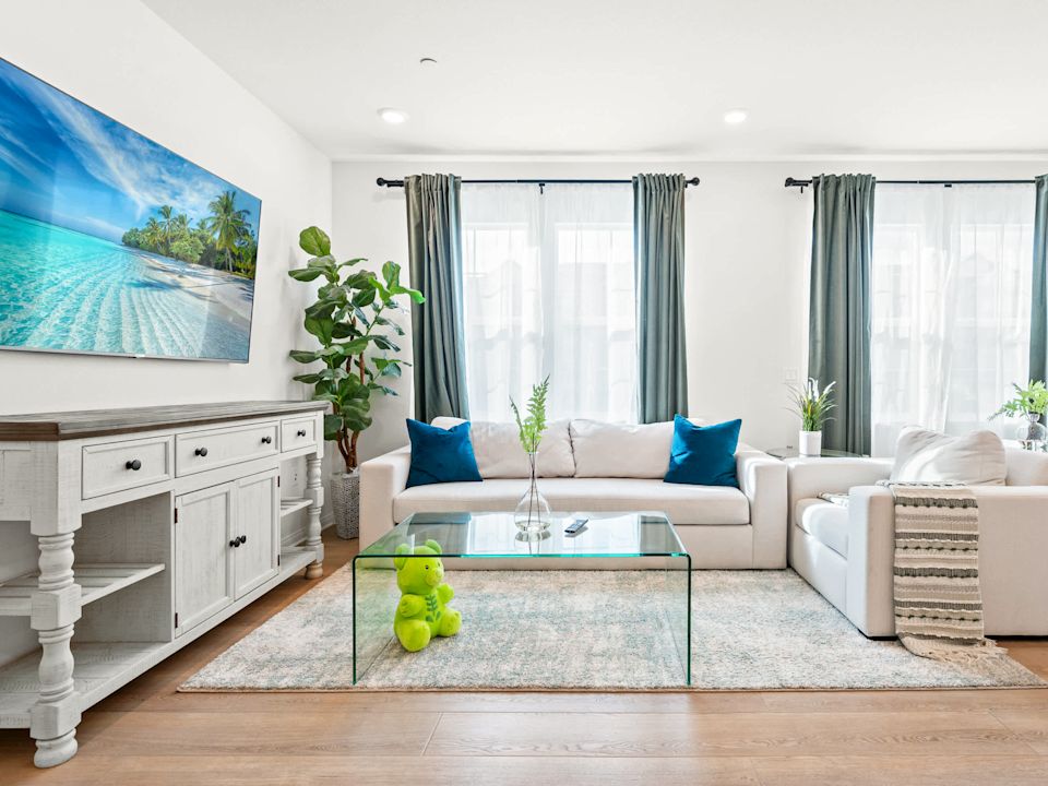 Near ONT Modern Designer Style Family Home