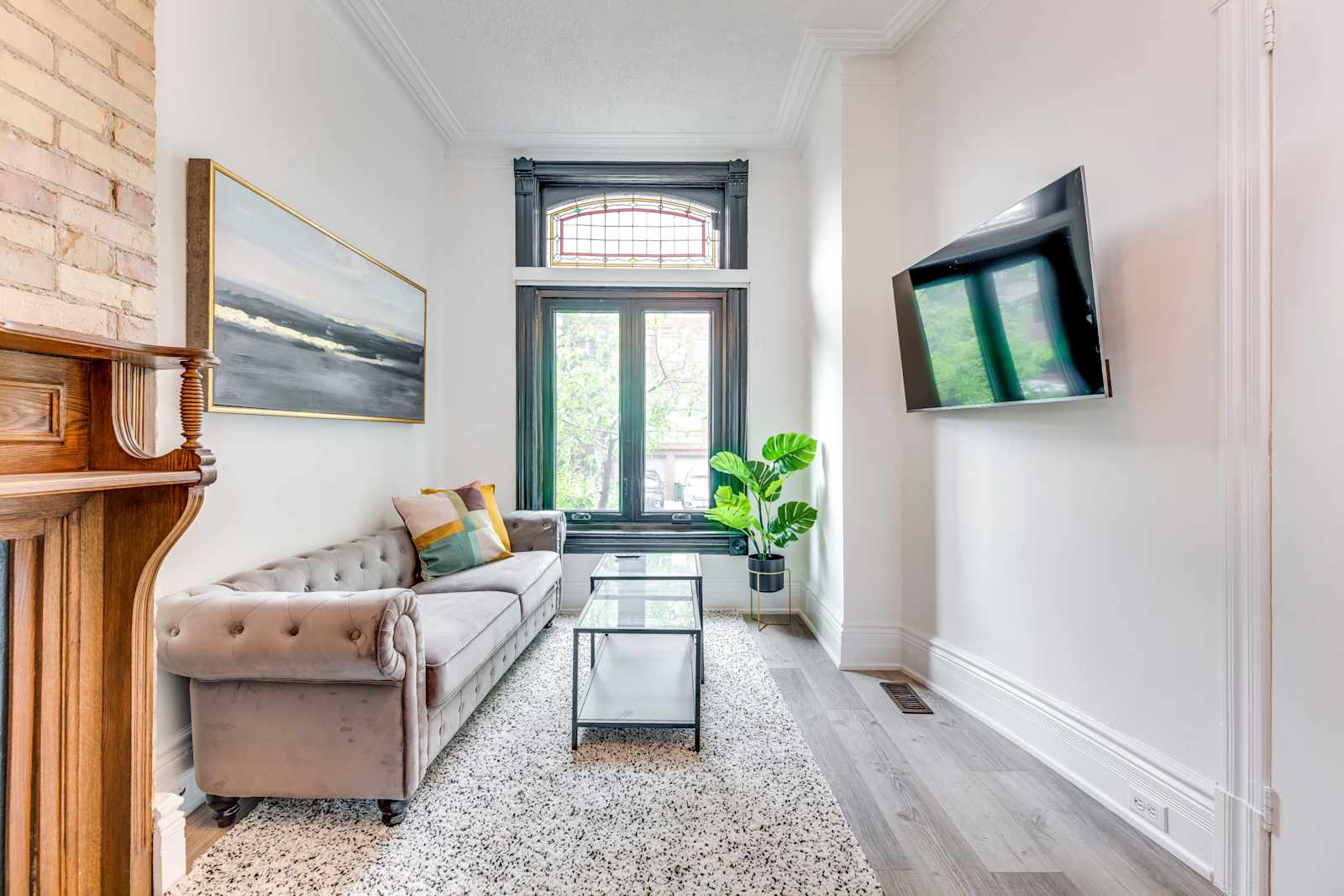 Church St Spacious Suite