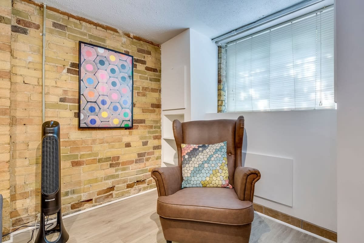 Elegant Spacious Studio in Downtown Toronto