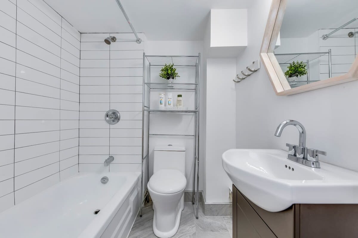 Elegant Spacious Studio in Downtown Toronto