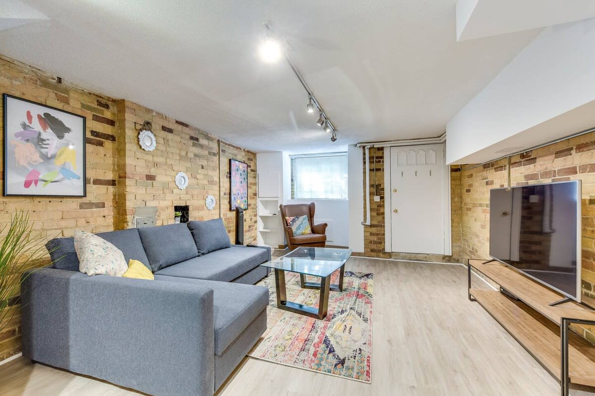 Elegant Spacious Studio in Downtown Toronto