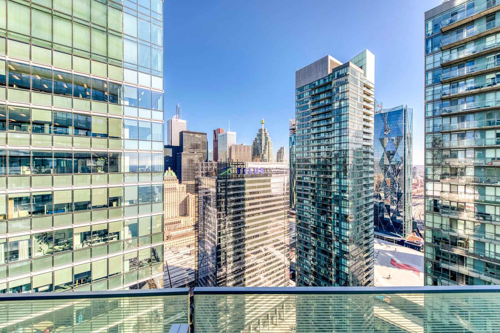 Beautiful Harbourfront Condo in Downtown Toronto