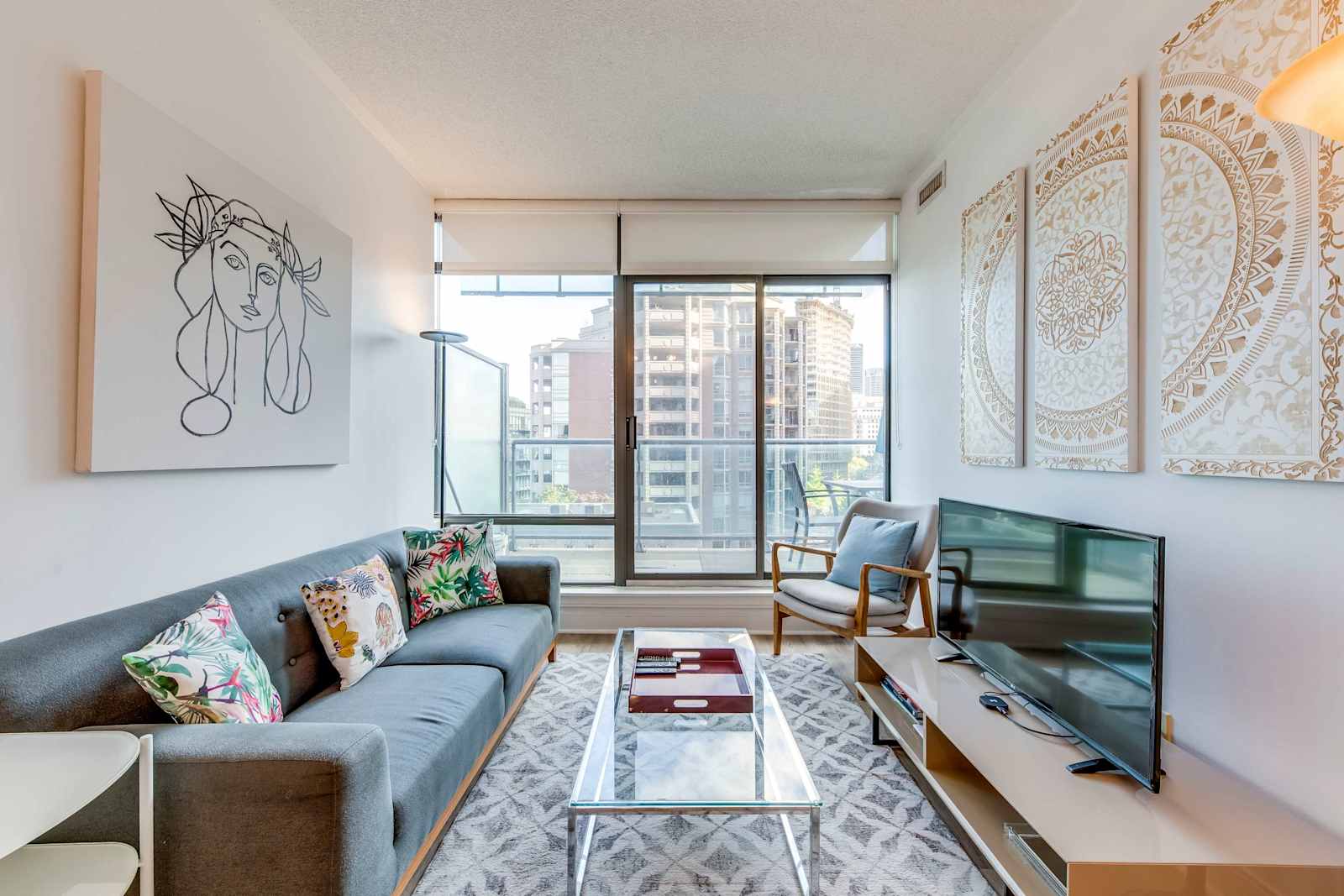 Modern Yorkville One Bedroom Suite