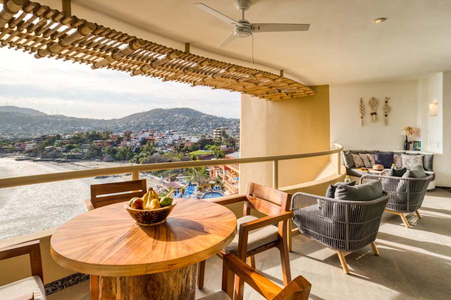 Villas KauKan 401 wake up to sunrises in bed 1