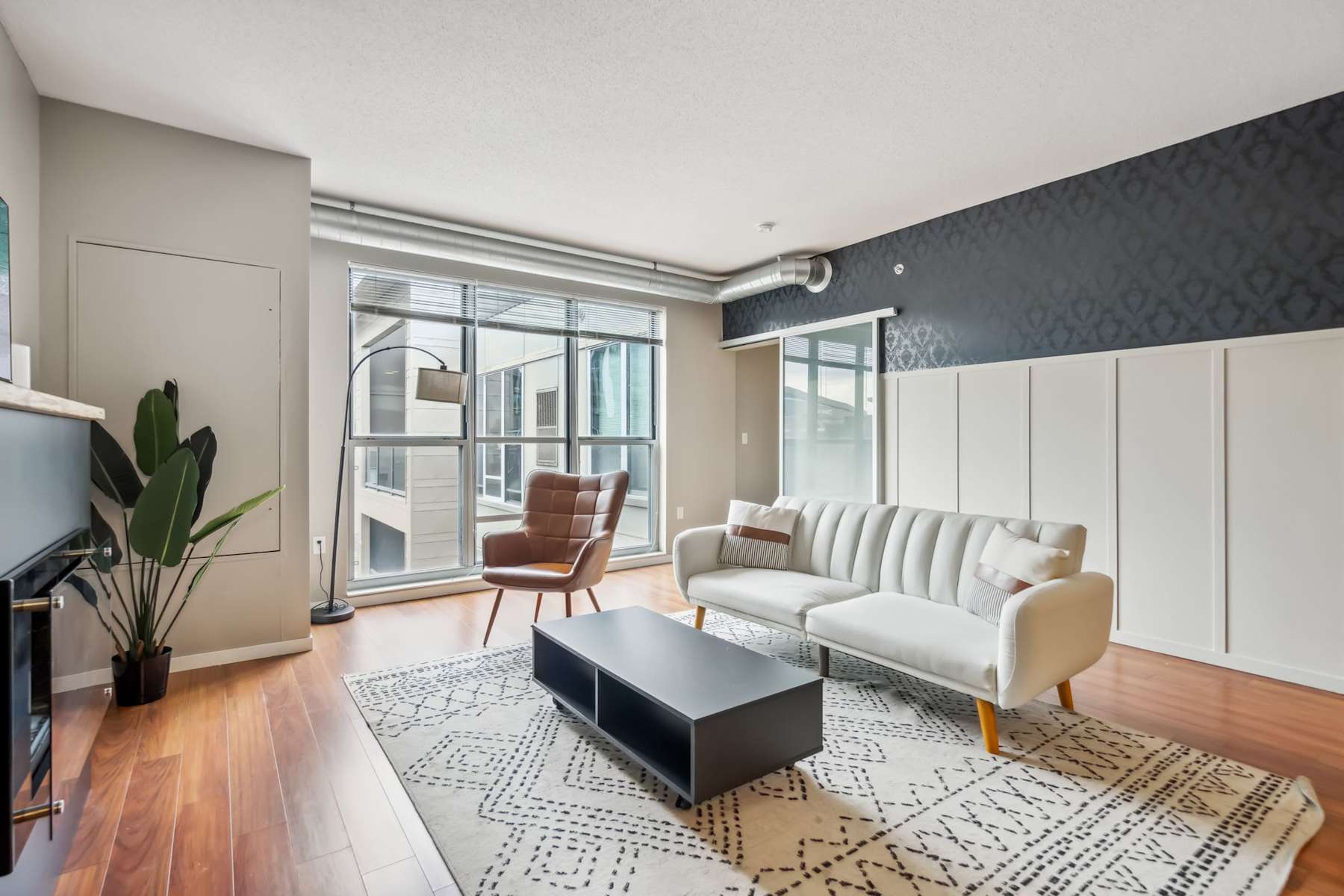 CozySuites 2BR Mill District with pool, gym photo 1