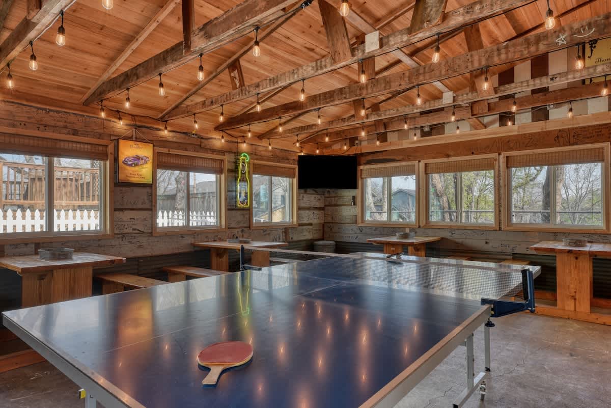 Schlitterbahn Retreat - Sleeps 28 photo 1