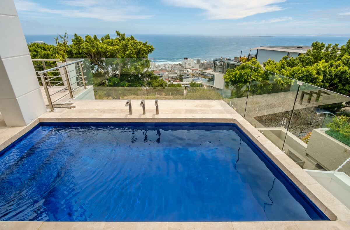 Majestic Villa, Pool, Bantry Bay - Ocean View Elegance photo 1